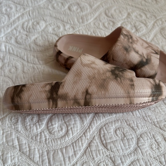 NWT VS PINK Platform Shower Slides Medium 7-8 - Picture 3 of 4